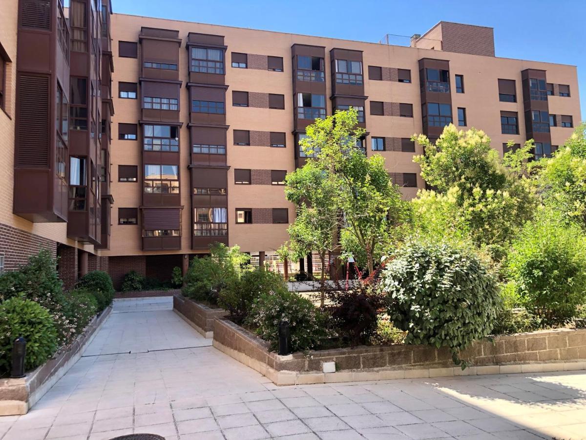 Wanda Ifema Con Parking Y Piscina Apartamento Madrid